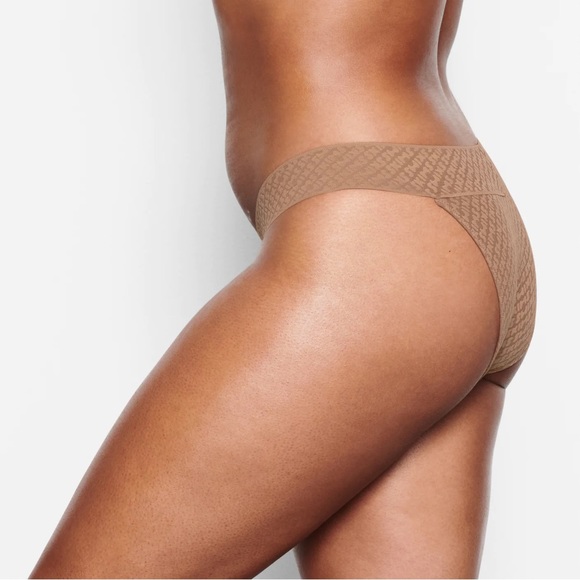 SKIMS LOGO MESH CHEEKY BIKINI | Sienna - Picture 5 of 5